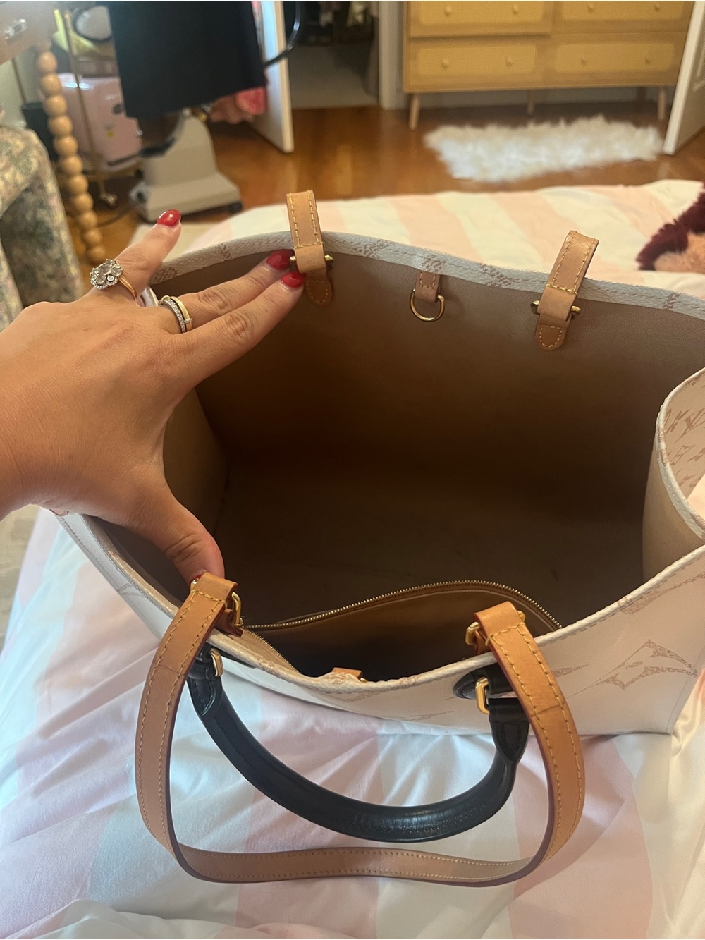 Louis Vuitton Cream & Tan Monogram Tote with Black Handles - Picture 3 of 7
